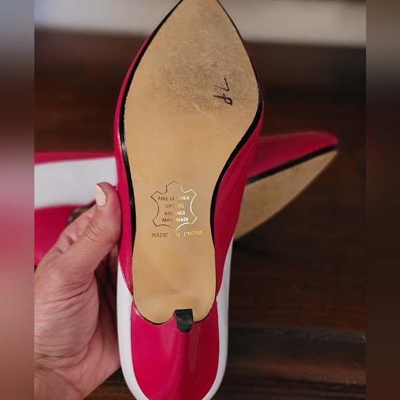 Adorable patent leather kitten heels - Picture 9 of 16